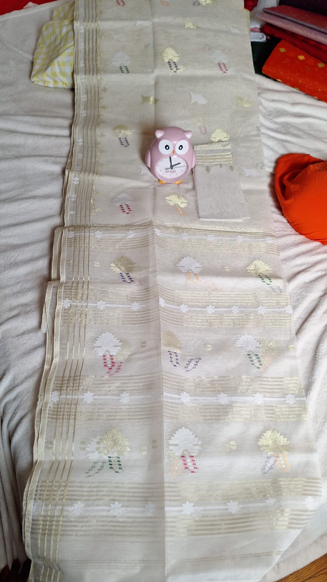 Graceful Off-White Jamdani Saree with Subtle Golden Weaves